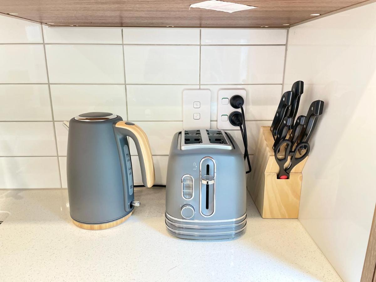No Party Allowed, Entire Brand New 3 Bedroom Townhouse, Free Unlimited Fibre Wifi And Free Parking Wellington Kültér fotó