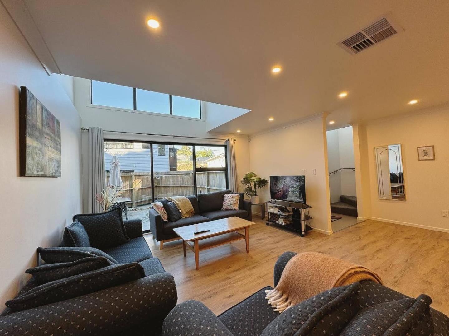 No Party Allowed, Entire Brand New 3 Bedroom Townhouse, Free Unlimited Fibre Wifi And Free Parking Wellington Kültér fotó