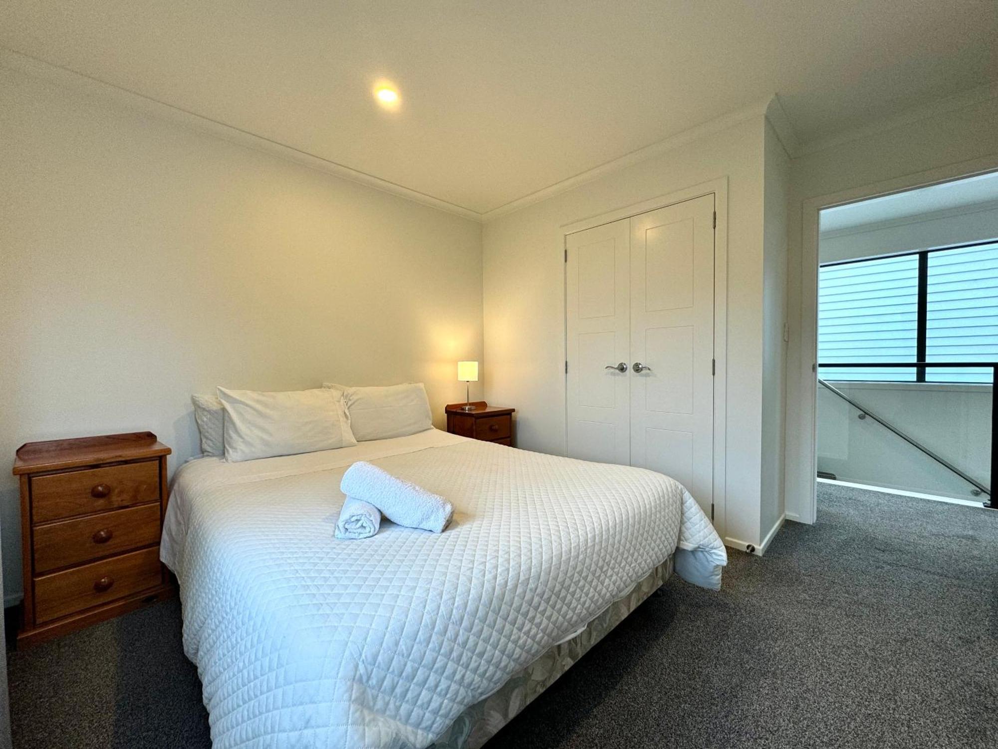 No Party Allowed, Entire Brand New 3 Bedroom Townhouse, Free Unlimited Fibre Wifi And Free Parking Wellington Kültér fotó