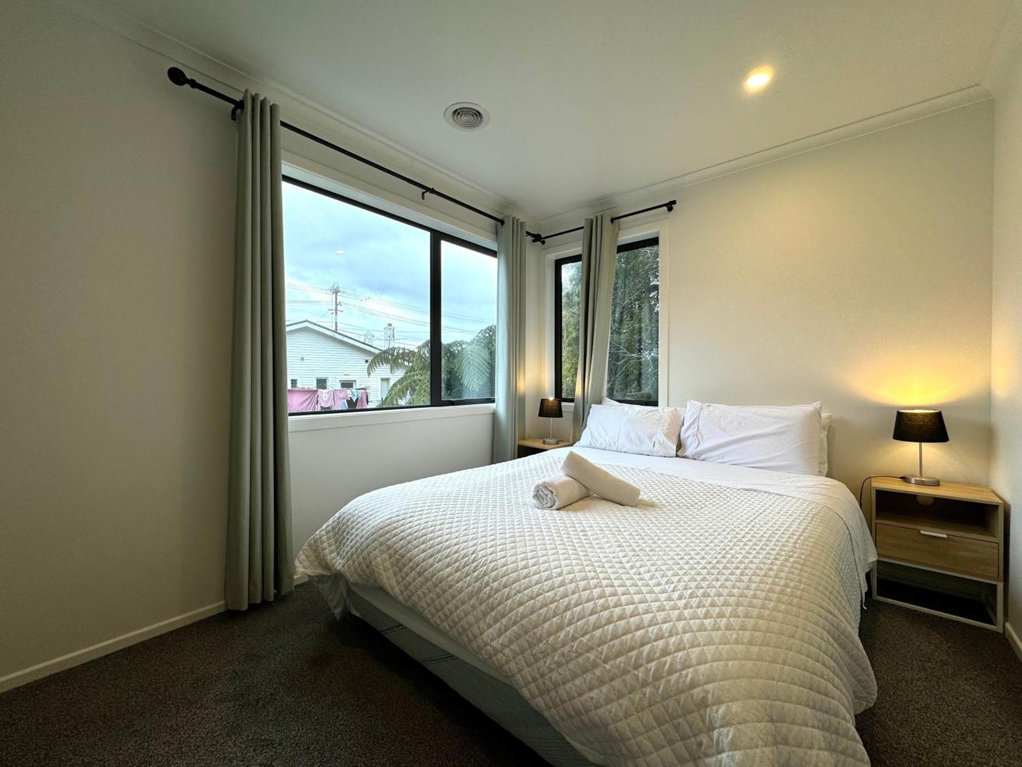 No Party Allowed, Entire Brand New 3 Bedroom Townhouse, Free Unlimited Fibre Wifi And Free Parking Wellington Kültér fotó